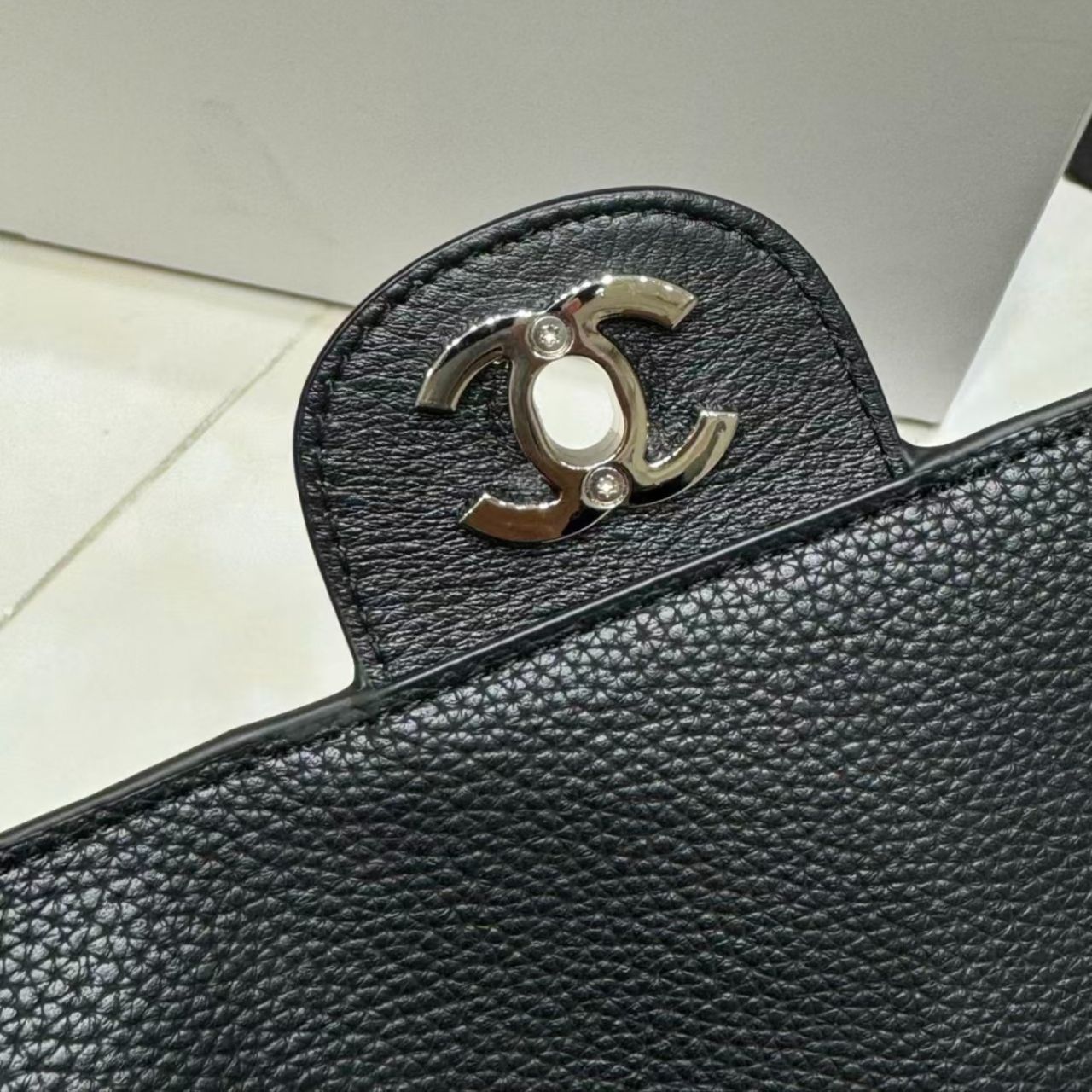 Chanel Maxi Flap Bag Grained Leather Silver-Tone Metal Dark Black 38cm - Image 9