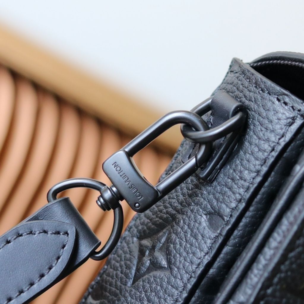 Louis Vuitton S-Lock Vertical Wearable Wallet Black 12Cm M81524 - Image 6