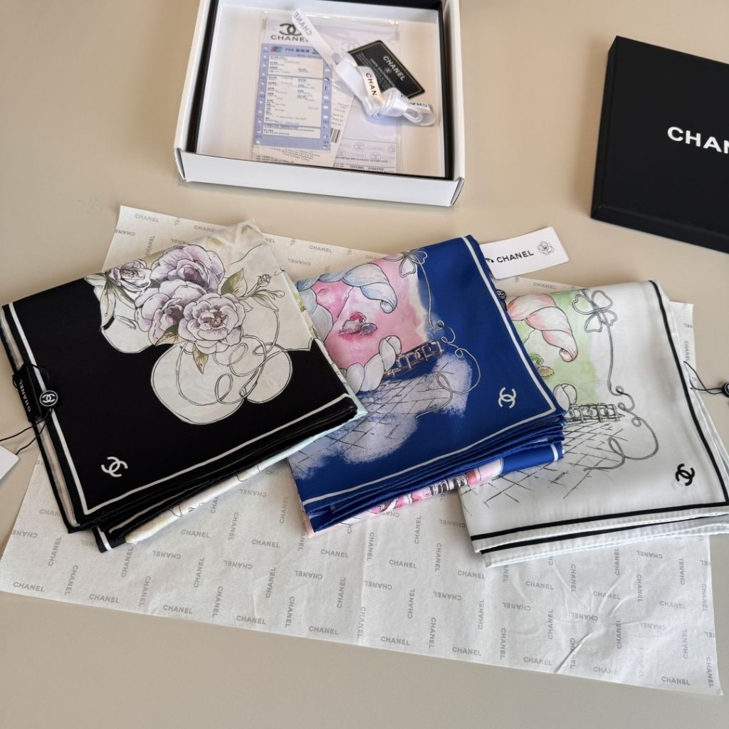 Chanel Square Scraf In Silk Twill Black And Multi-Colored 90Cm - Image 7