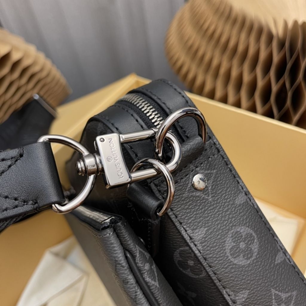 Louis Vuitton Trio Messenger Monogram Eclipse 25Cm M69443 - Image 6