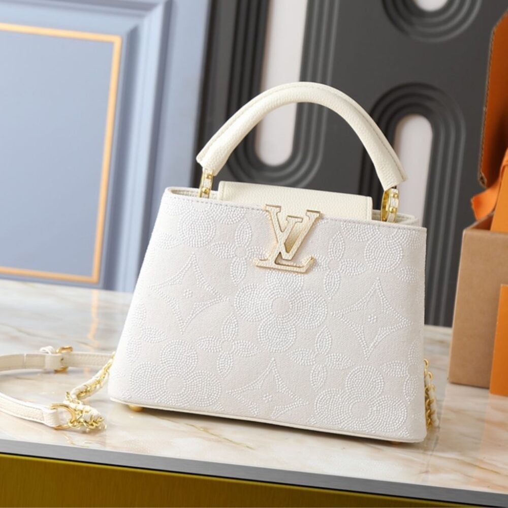 Alternative view of Louis Vuitton Capucines MM Snow 27Cm