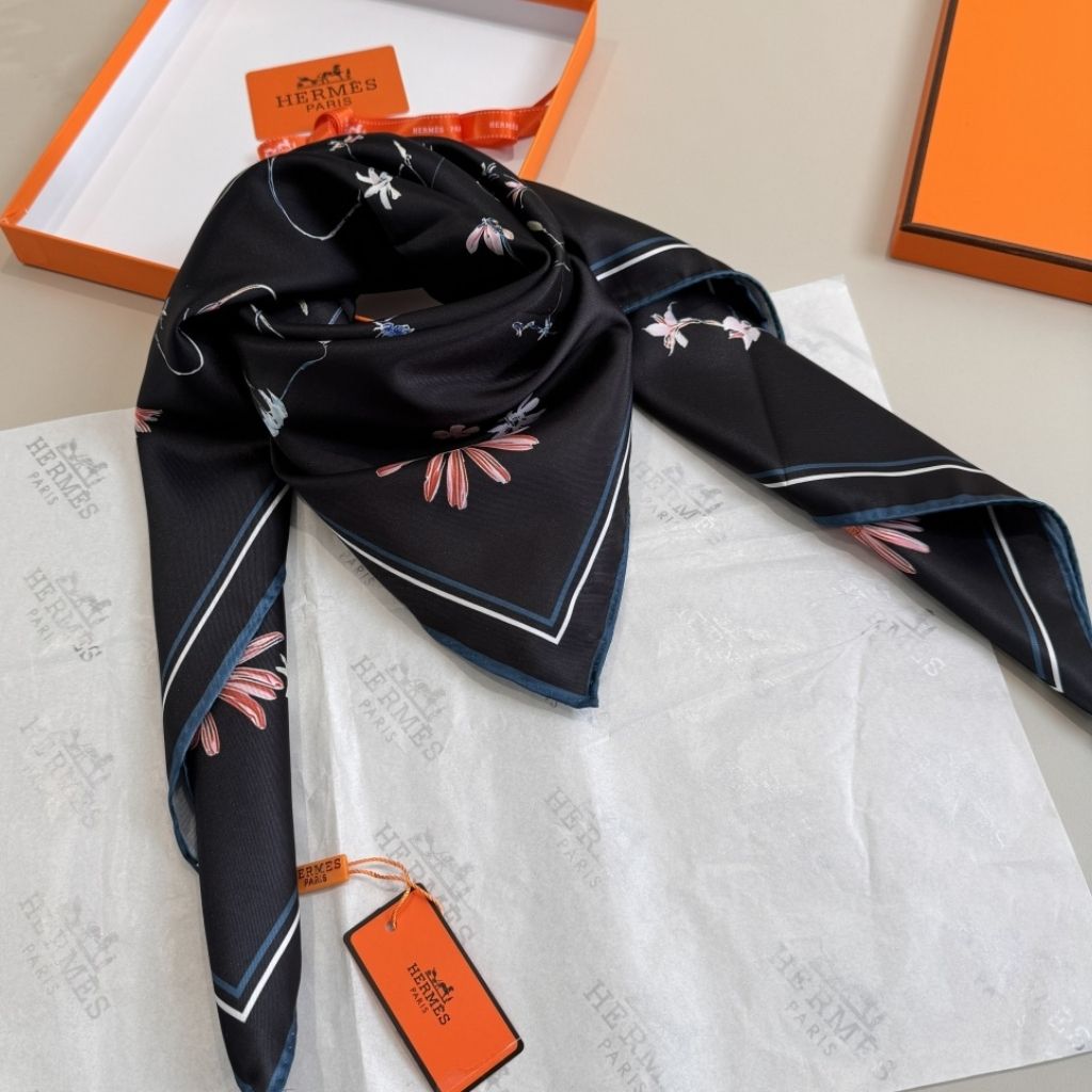 Hermes I Like Flowers Silk Scarf Black Multi-Colored 90Cm H984167S 11 - Image 4