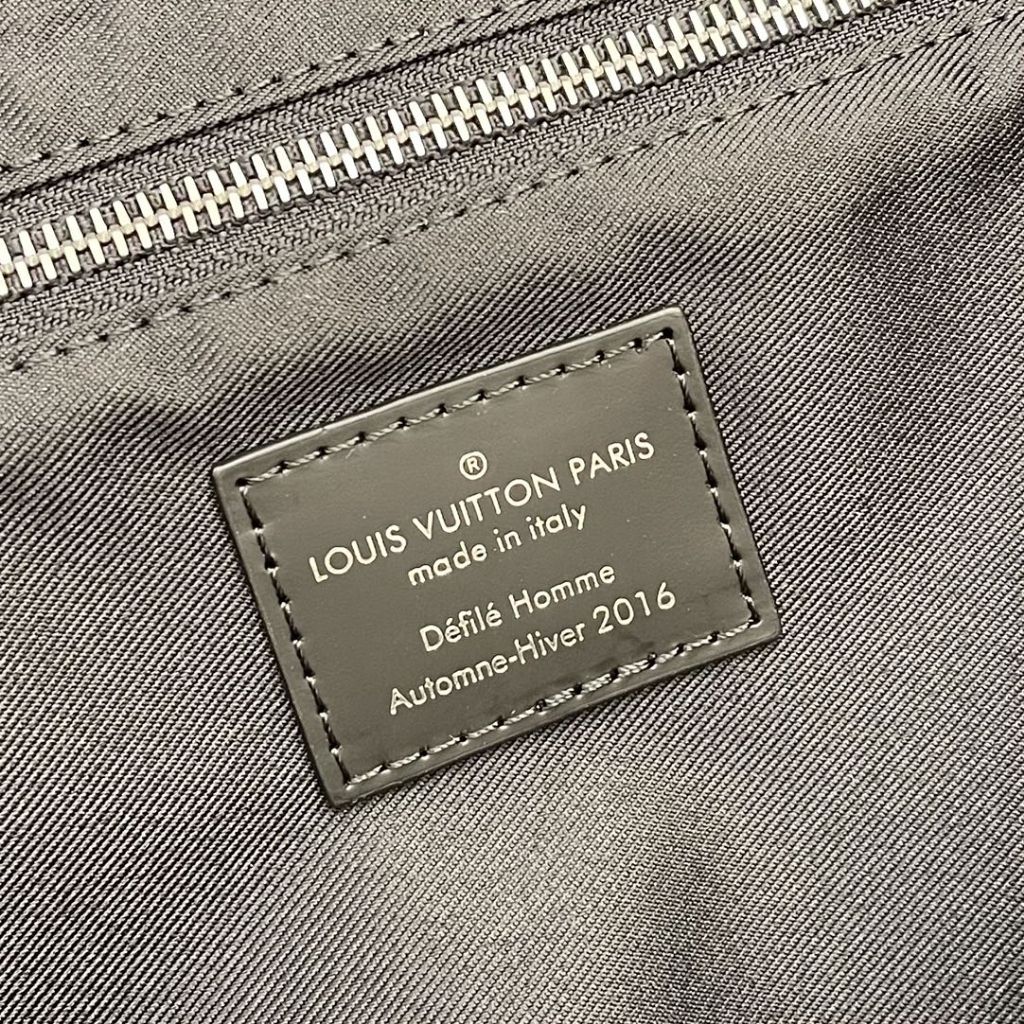 Louis Vuitton Messenger MM Voyager Bag Black 32Cm M40511 - Image 9