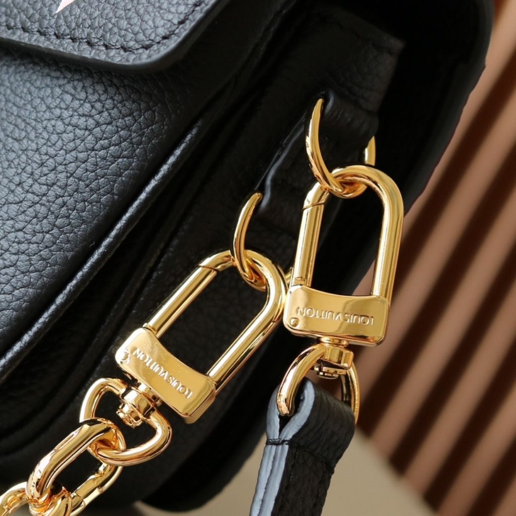 Louis Vuitton Pochette Metis East West Black And Beige Monogram 21.5Cm M46596 - Image 5