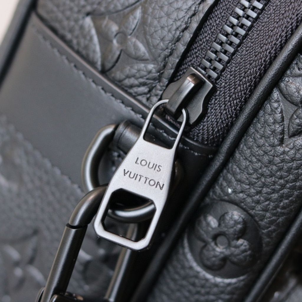 Louis Vuitton S Lock Messenger Black 22Cm M58489 - Image 7