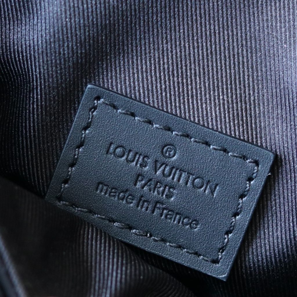 Louis Vuitton S-Lock Vertical Wearable Wallet Black 12Cm M81524 - Image 10