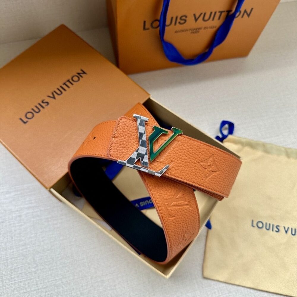 Alternative view of Louis Vuitton Initiales Reversible 40Mm M9151V