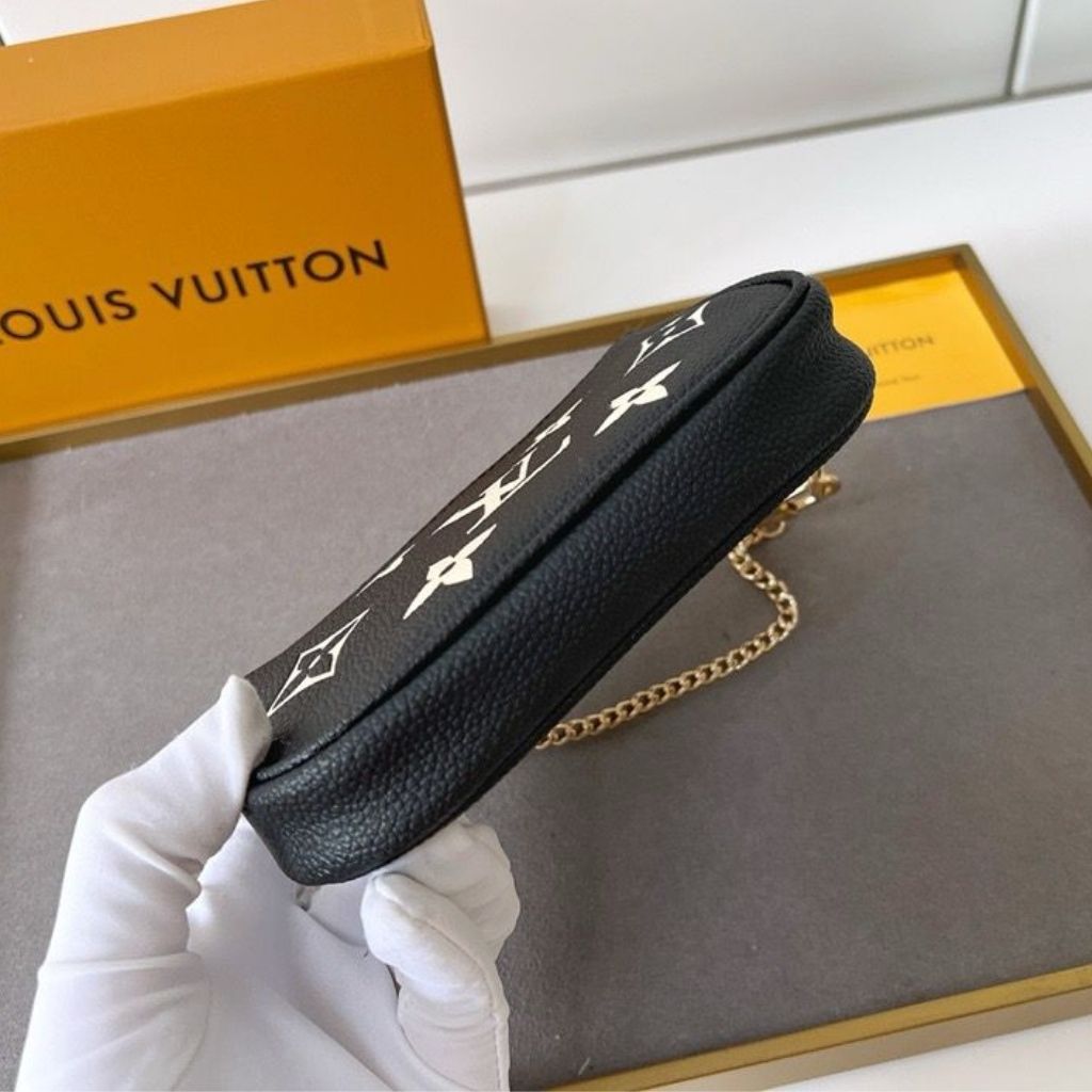 Louis Vuitton Mini Pochette Accessoires Black 15.5Cm - Image 5