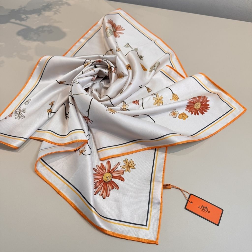 Hermes I Like Flowers Silk Scarf Cream Orange 90Cm H984167S 07 - Image 3