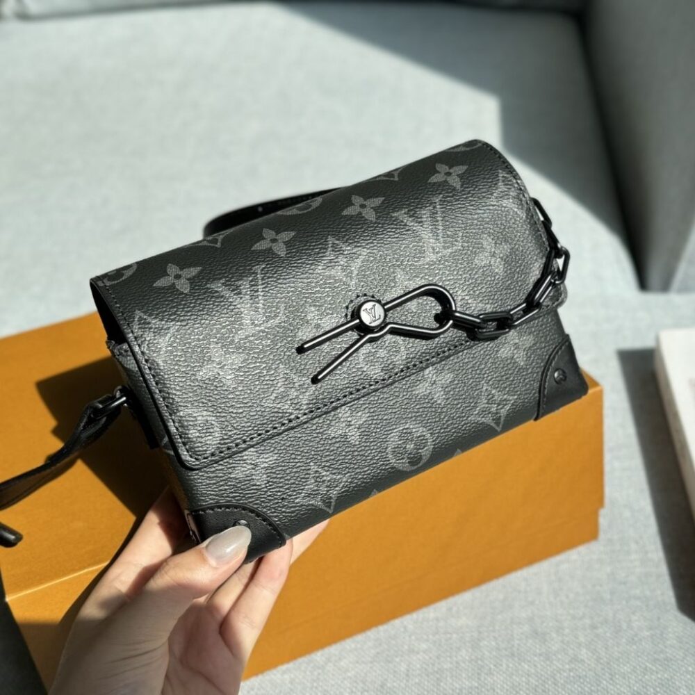 Alternative view of Louis Vuitton Steamer Wearable Wallet Black-Gray Monogram 18Cm M81783
