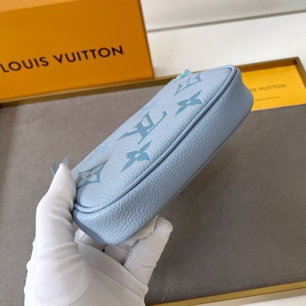 Louis Vuitton Mini Pochette Accessoires Blue 15.5Cm - Image 5