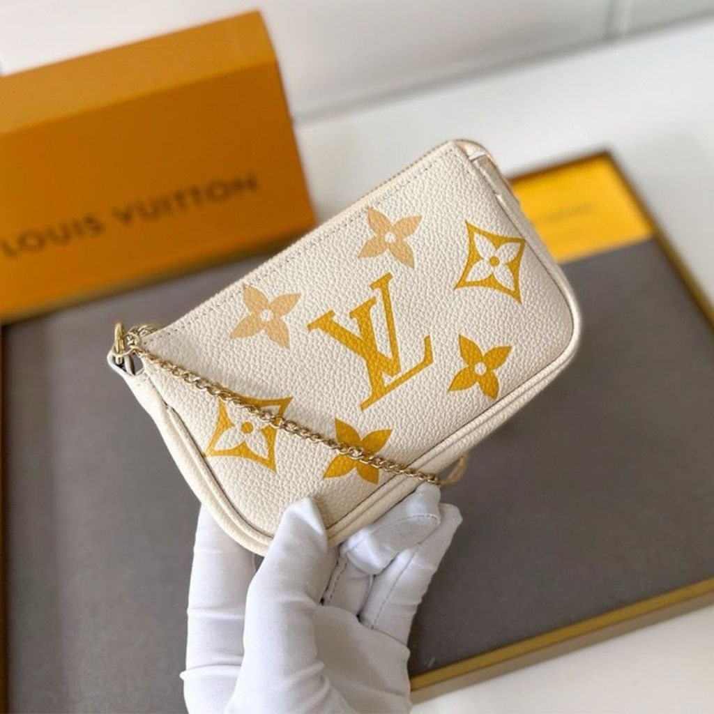 Louis Vuitton Mini Pochette Accessoires Yellow Multi-Colored 15.5Cm - Image 3