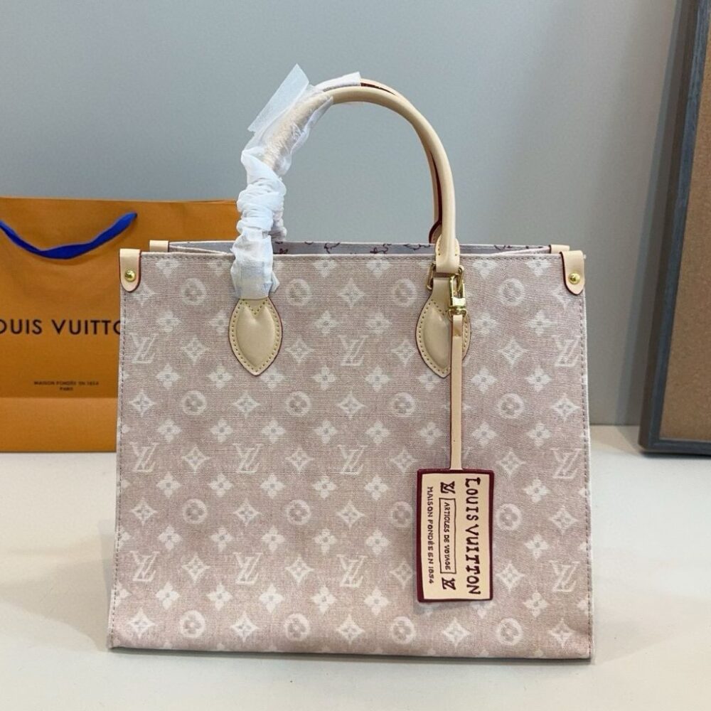 Alternative view of Louis Vuitton Travels With Grace Coddington OnTheGo Organizer Gray 35Cm M15136