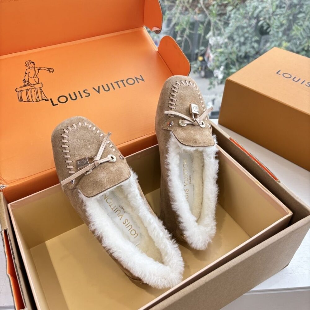 Alternative view of Louis Vuitton LV Ski Flore Car Shoe Beige 1AITV5