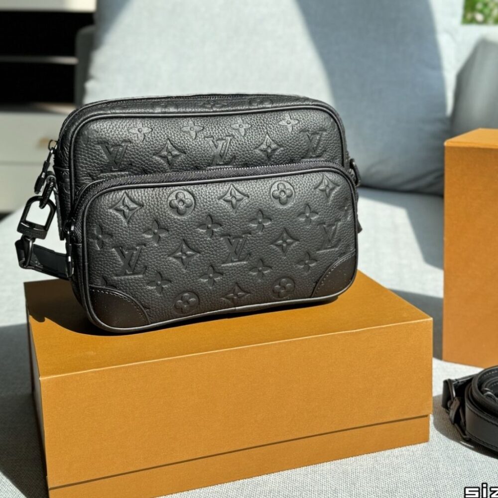 Alternative view of Louis Vuitton Nil Black Monogram 22Cm
