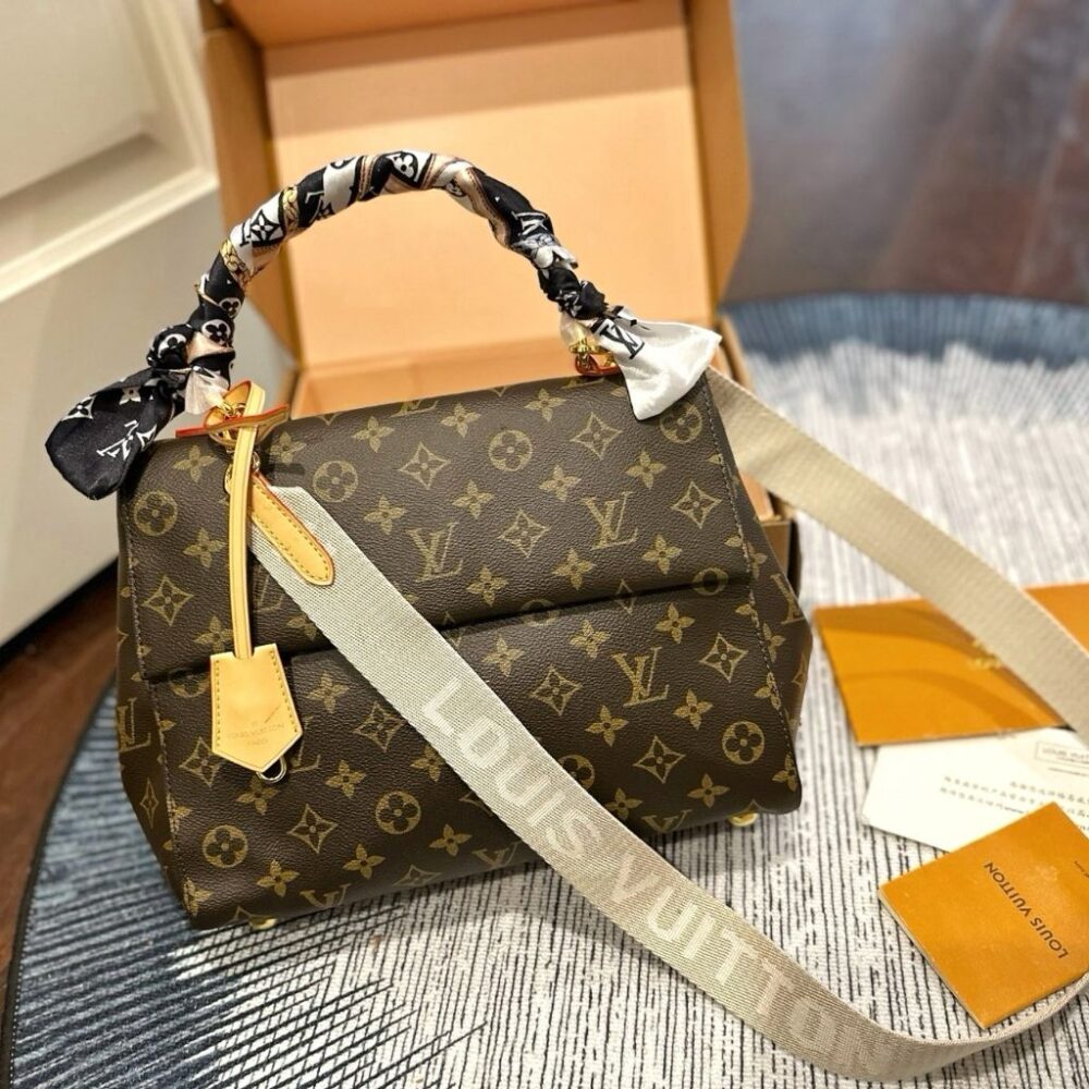 Alternative view of Louis Vuitton Clunny BB Brown 28Cm M13041