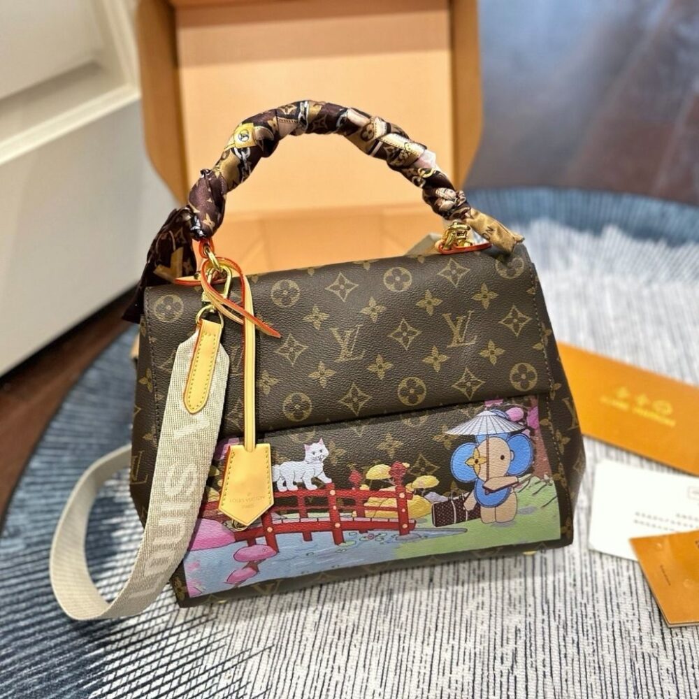 Alternative view of Louis Vuitton Clunny BB Brown Collection 28Cm