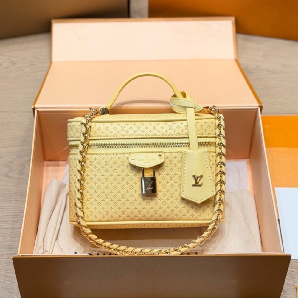 Alternative view of Louis Vuitton Vanity Chain Pouch Yellow 19Cm M29051