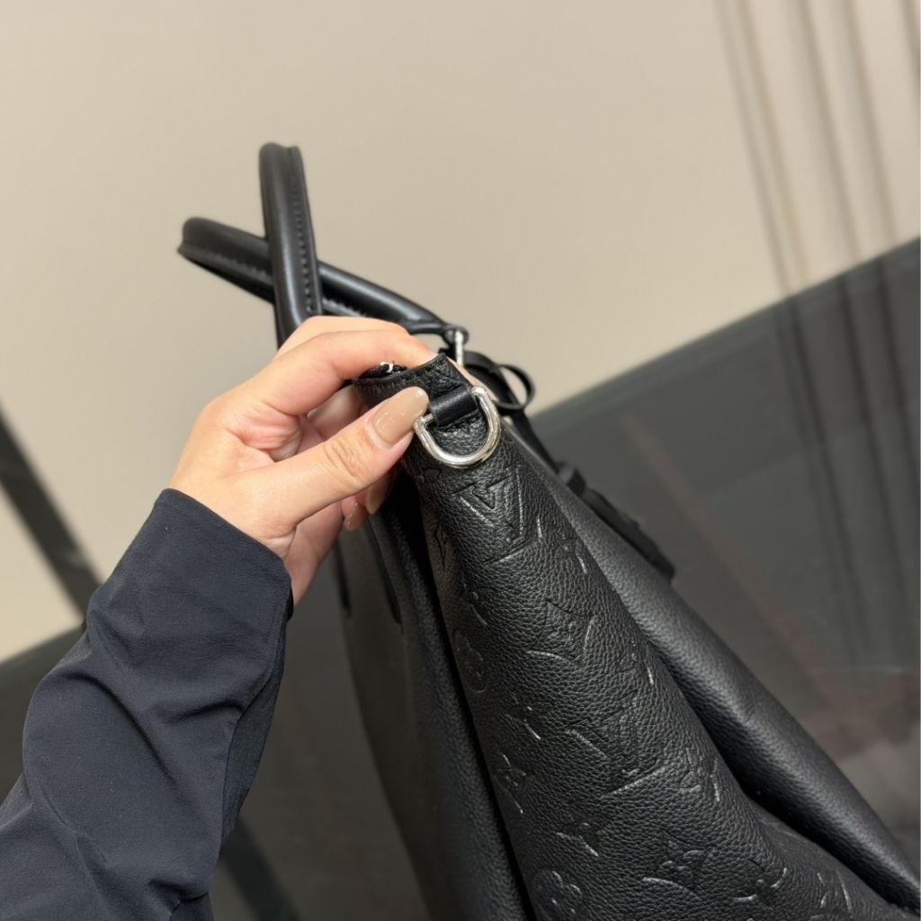 Louis Vuitton Haumea Black Leather Bag 30Cm - Image 4