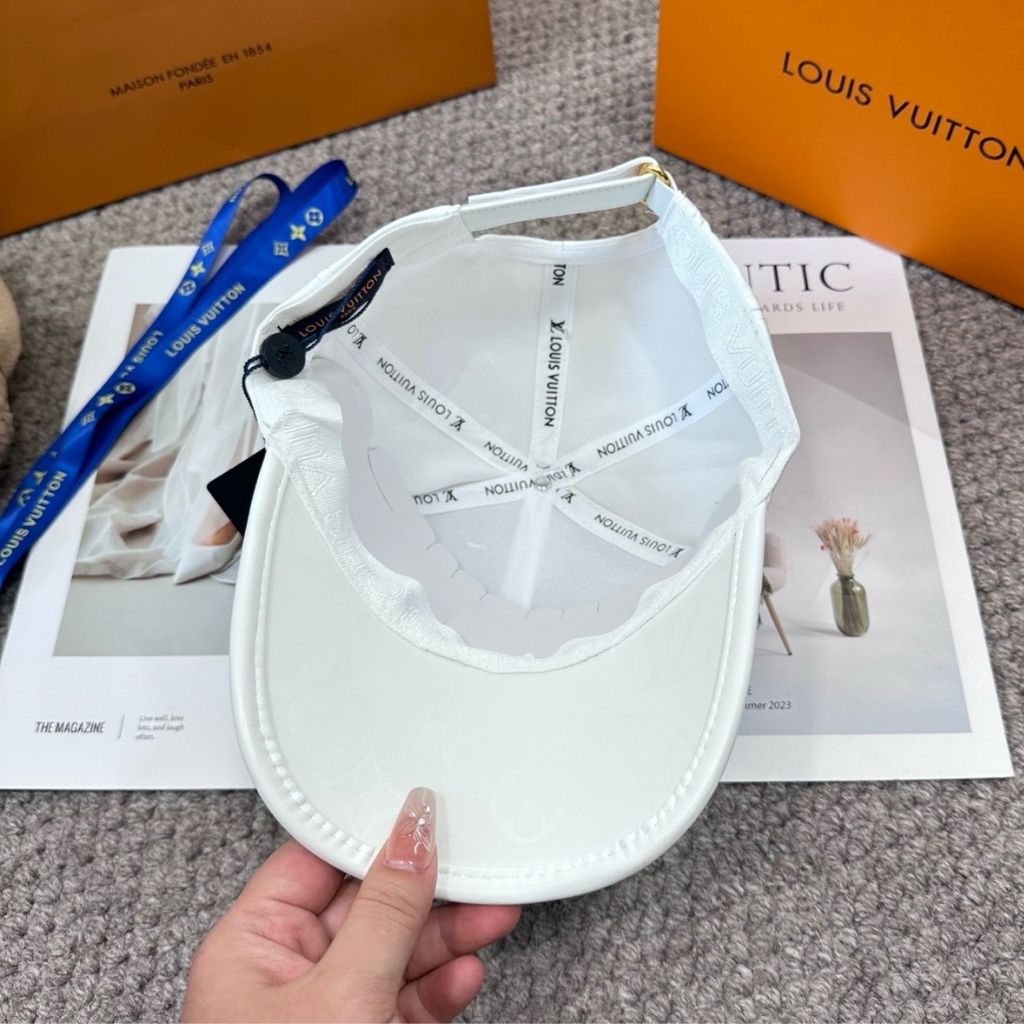 Louis Vuitton Smash Cap White M7608L - Image 7