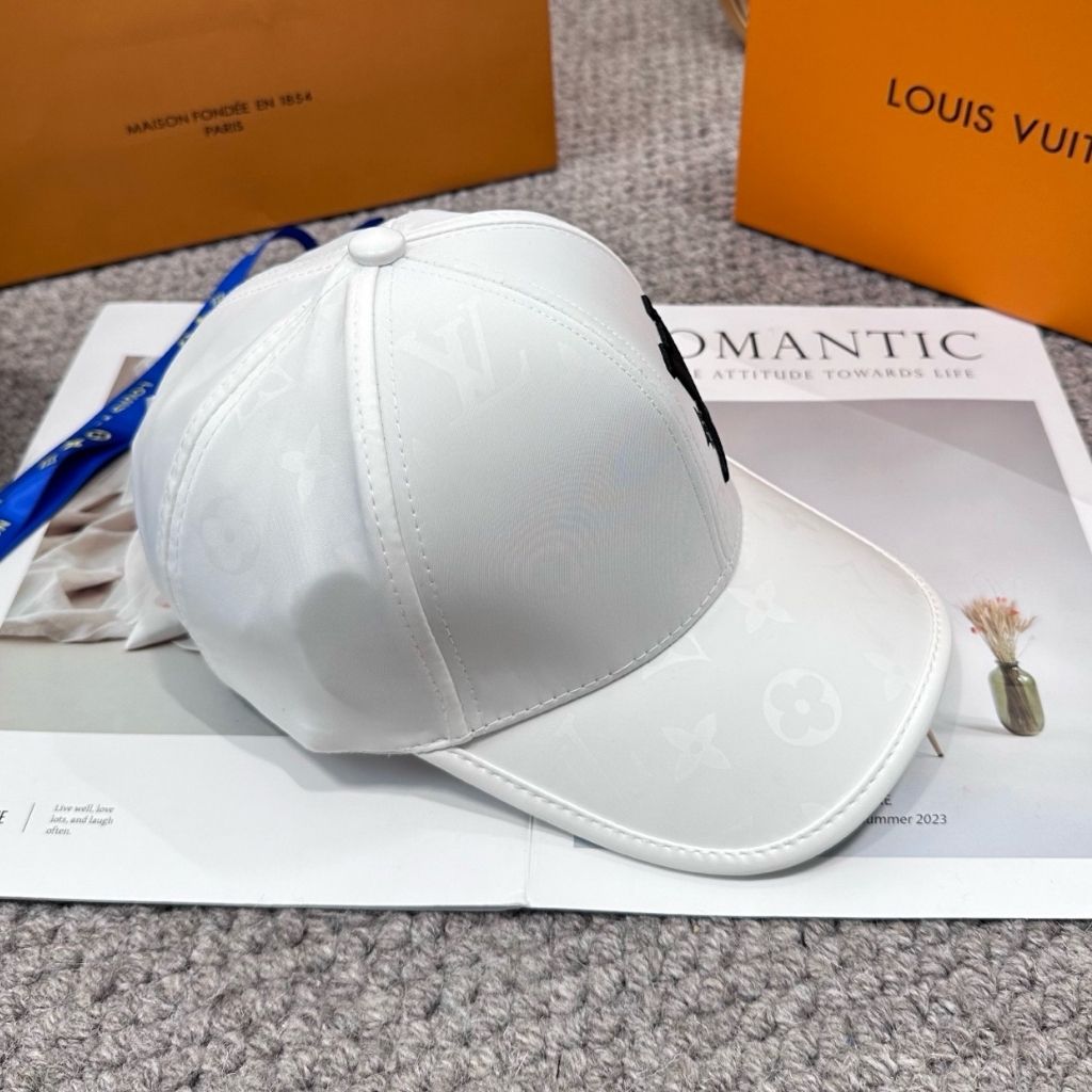 Louis Vuitton Smash Cap White M7608L - Image 5