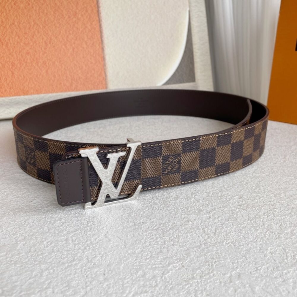 Alternative view of Louis Vuitton Initiales 40Mm Reversible Belt Brown M0212V