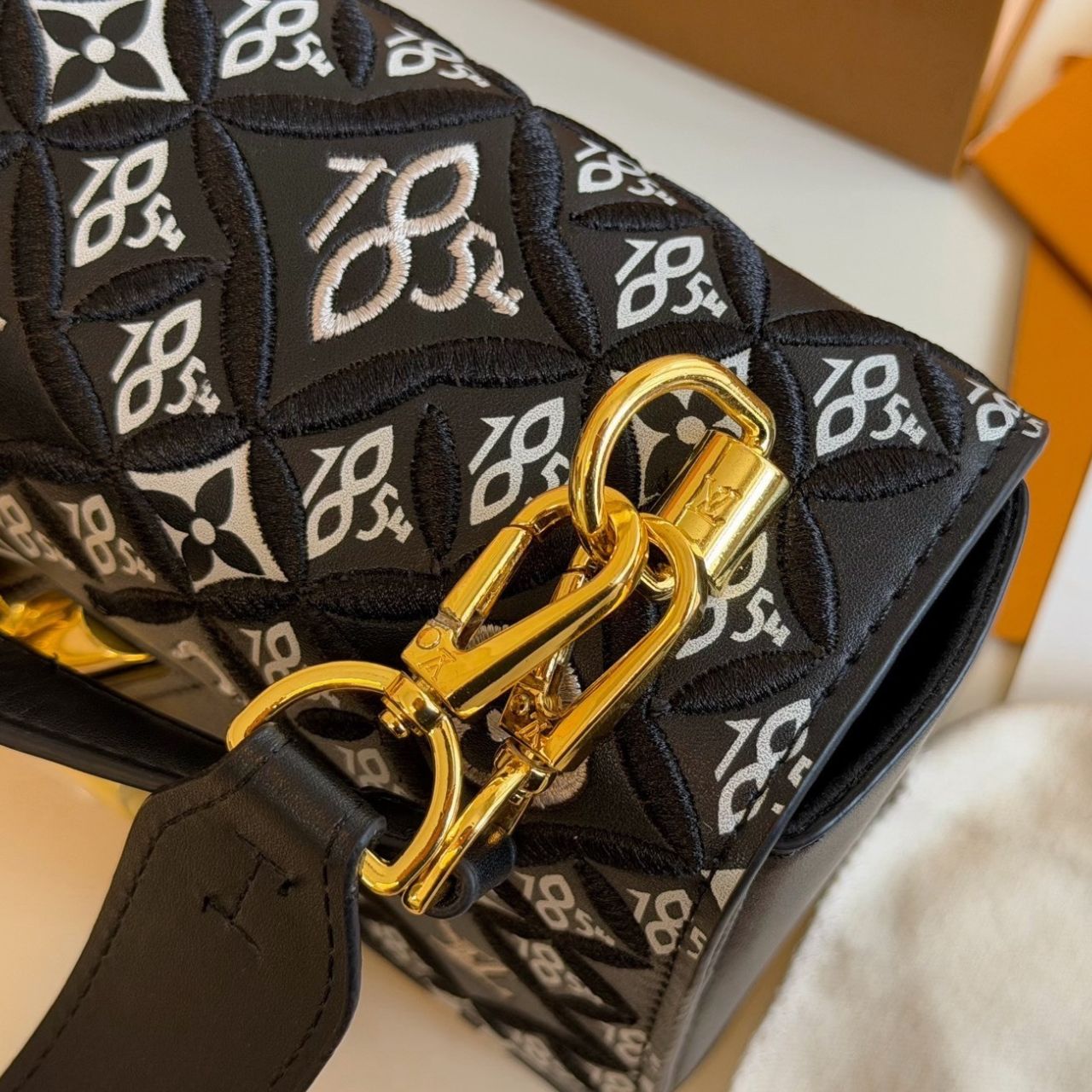Louis Vuitton Twist MM Monogram Jacquard Black 23cm M57442 - Image 8