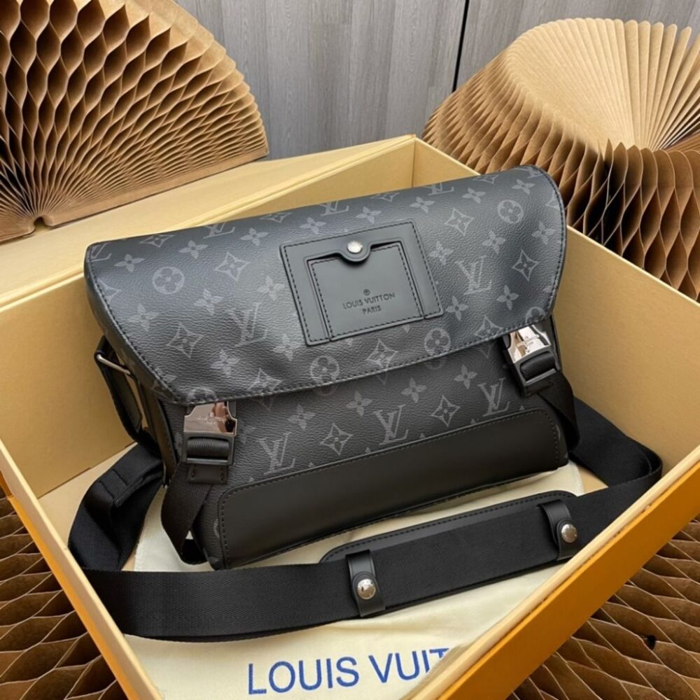 Alternative view of Louis Vuitton Messenger MM Voyager Bag Black 32Cm M40511