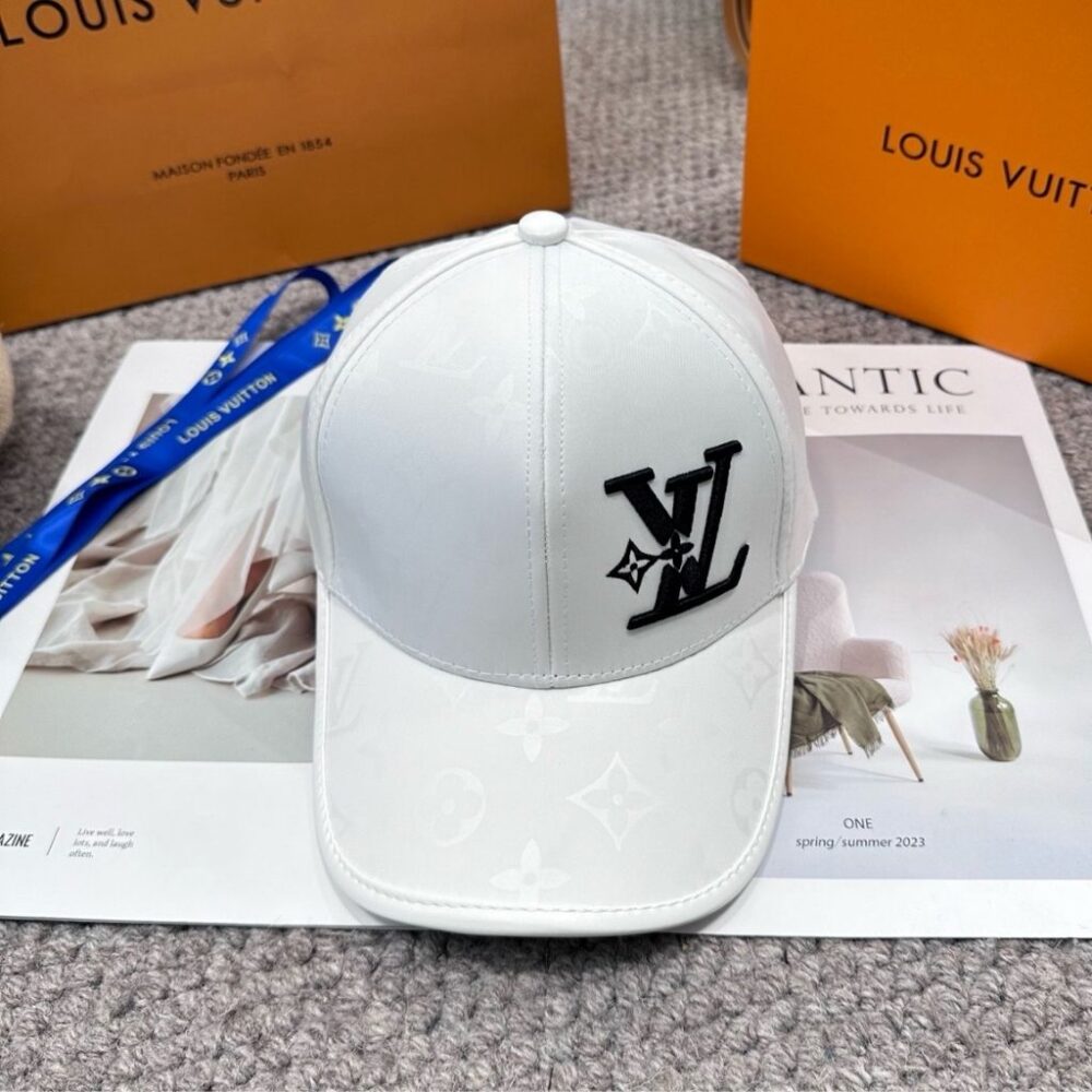 Alternative view of Louis Vuitton Smash Cap White M7608L