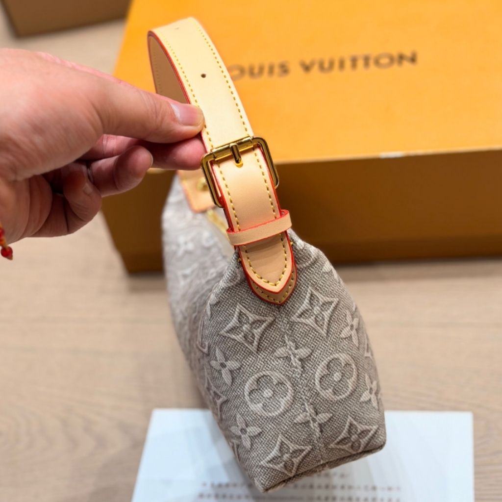 Louis Vuitton Pochette Hills White Monogram Embleme Peuplier 18.5Cm M29879 - Image 5