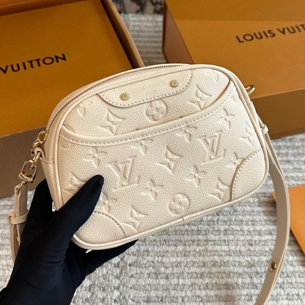 Alternative view of Louis Vuitton Tiny Camera Bag Light Cream 20Cm M26509