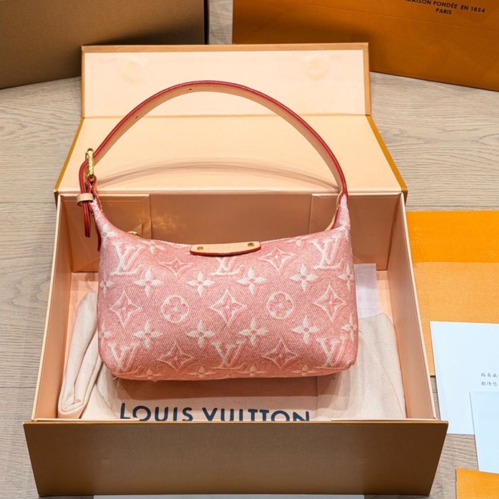 Louis Vuitton Pochette Hills Pink Monogram Embleme Peuplier 18.5Cm - Image 4