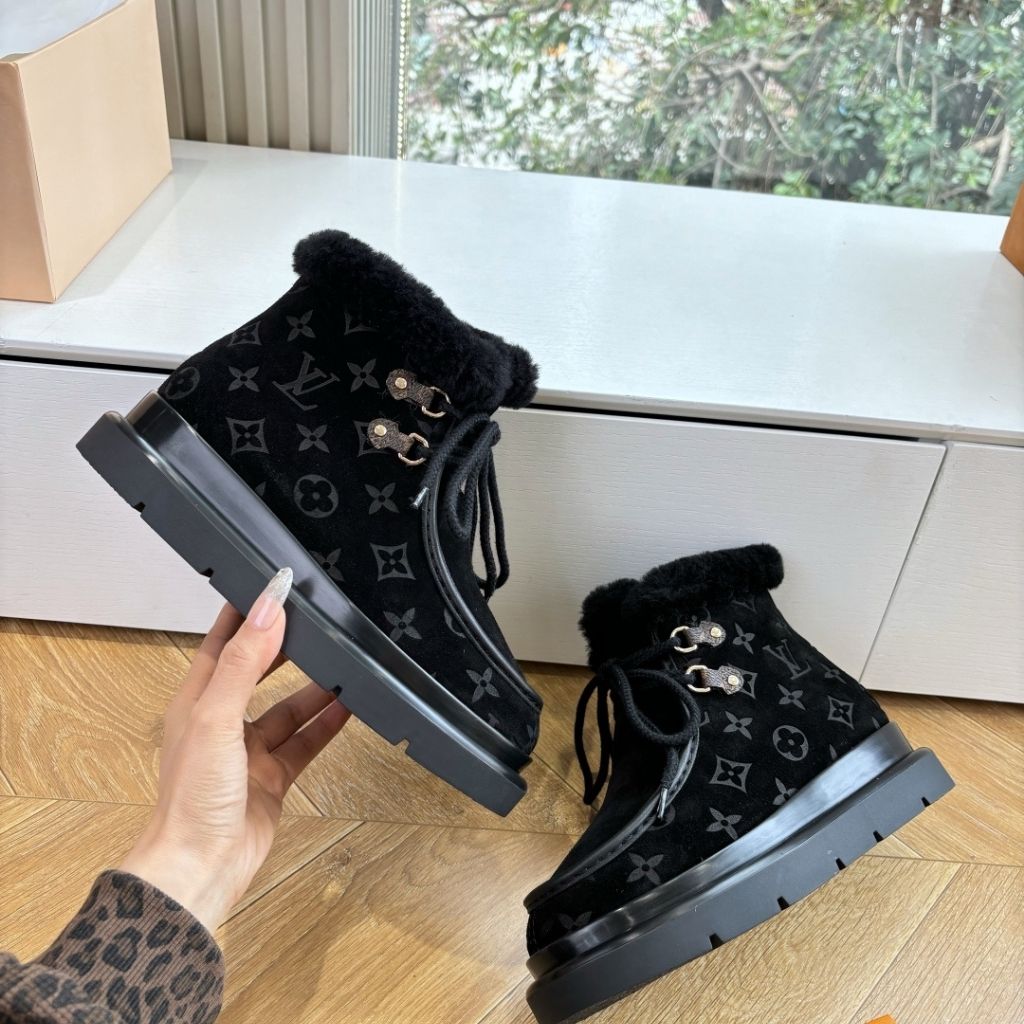 Louis Vuitton Cortina Ankle Boot Black 1AIUEG - Image 3