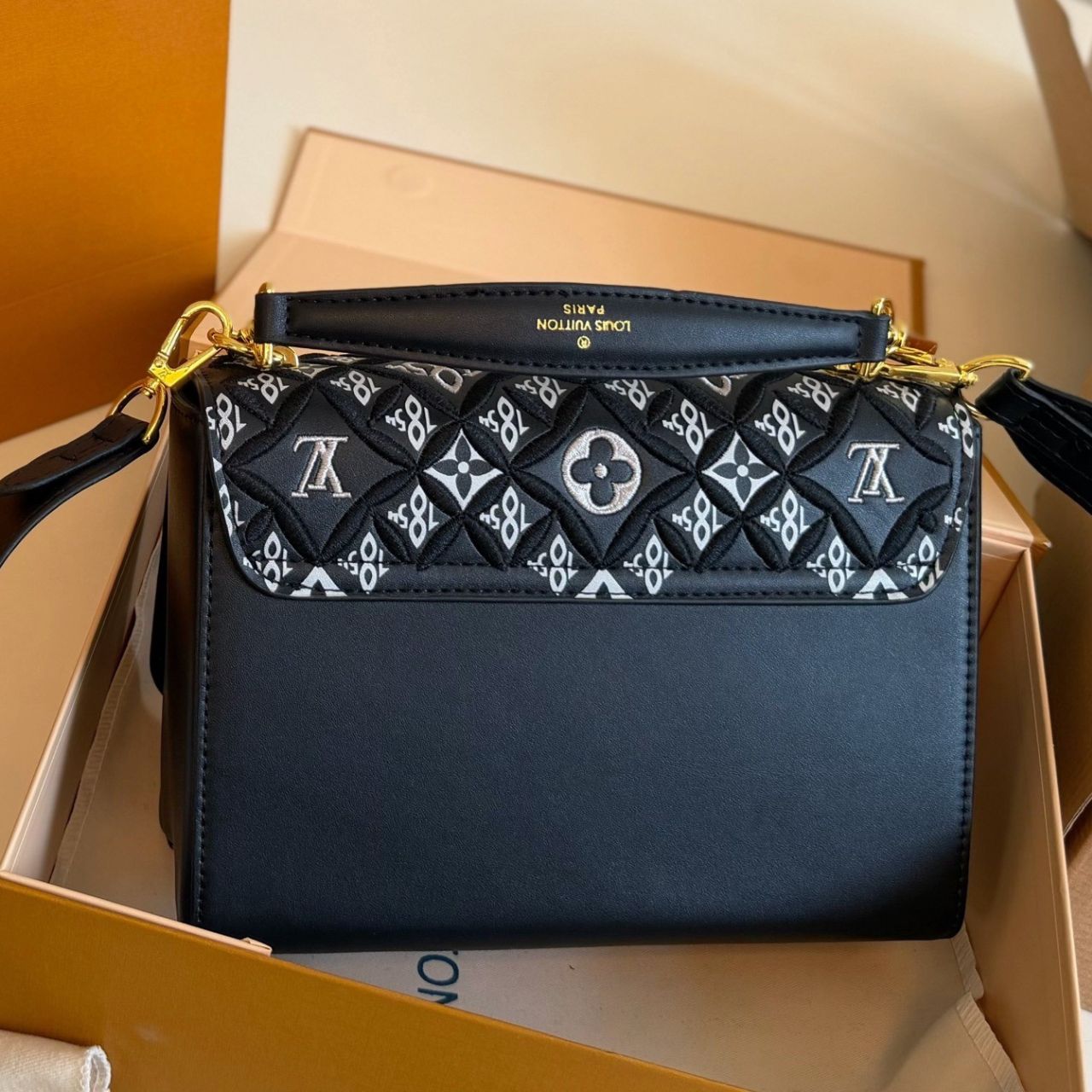 Louis Vuitton Twist MM Monogram Jacquard Black 23cm M57442 - Image 7