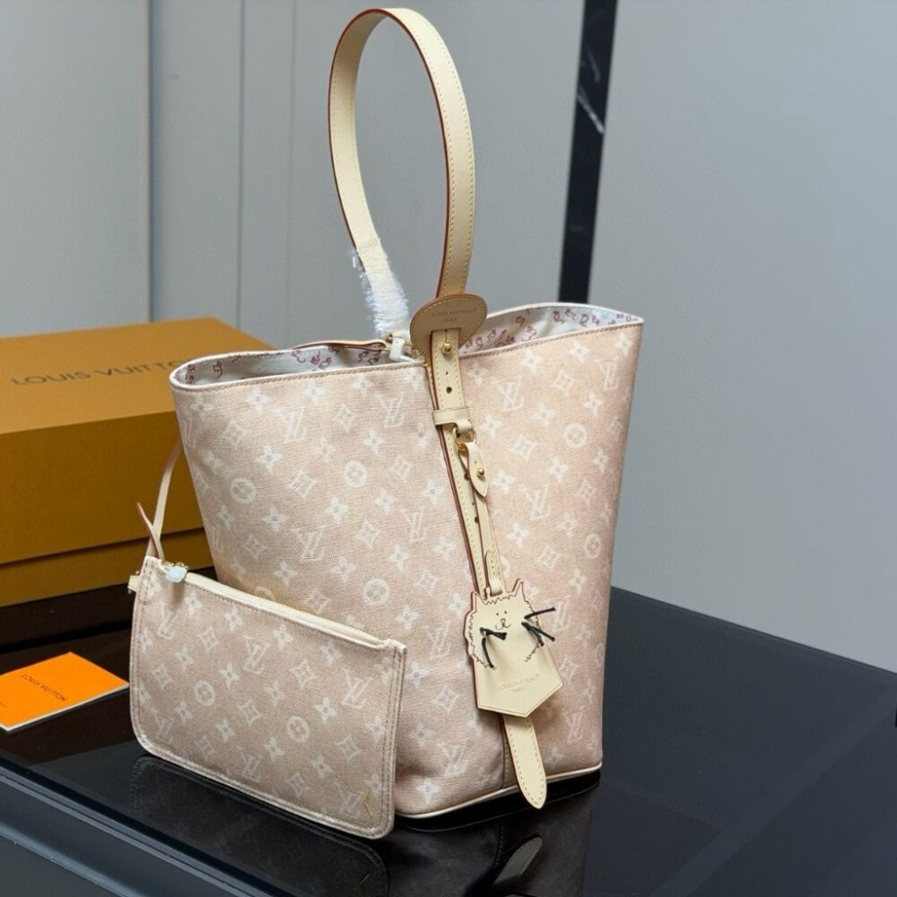 Alternative view of Louis Vuitton Travels With Grace Coddington All In GM Gray 27Cm M25727