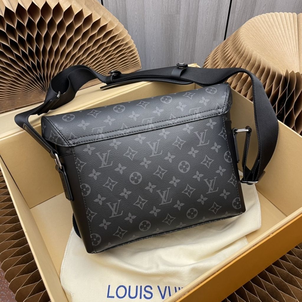 Louis Vuitton Messenger MM Voyager Bag Black 32Cm M40511 - Image 3