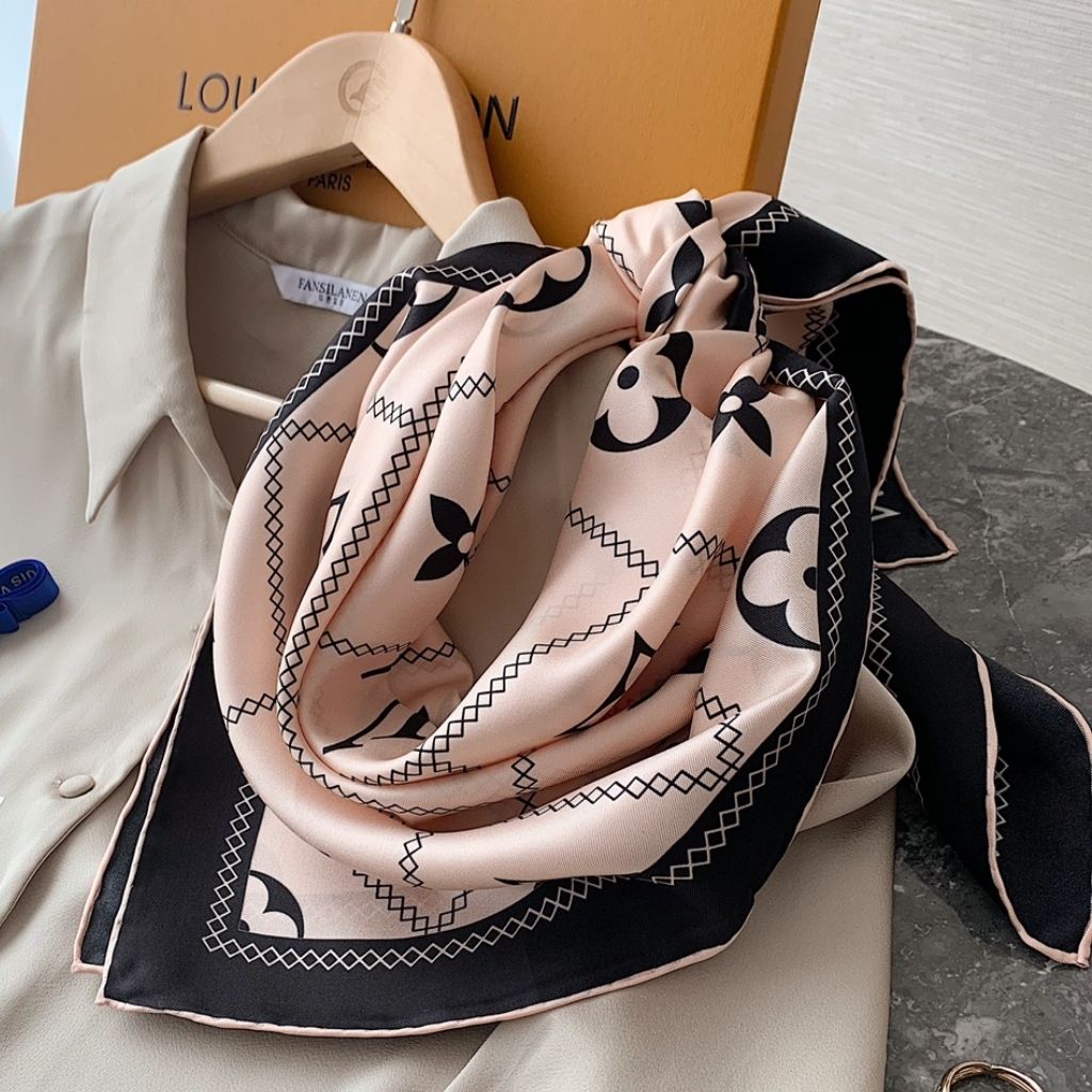 Louis Vuitton Monogram Silhouette Square 90 Pink 90Cm - Image 3