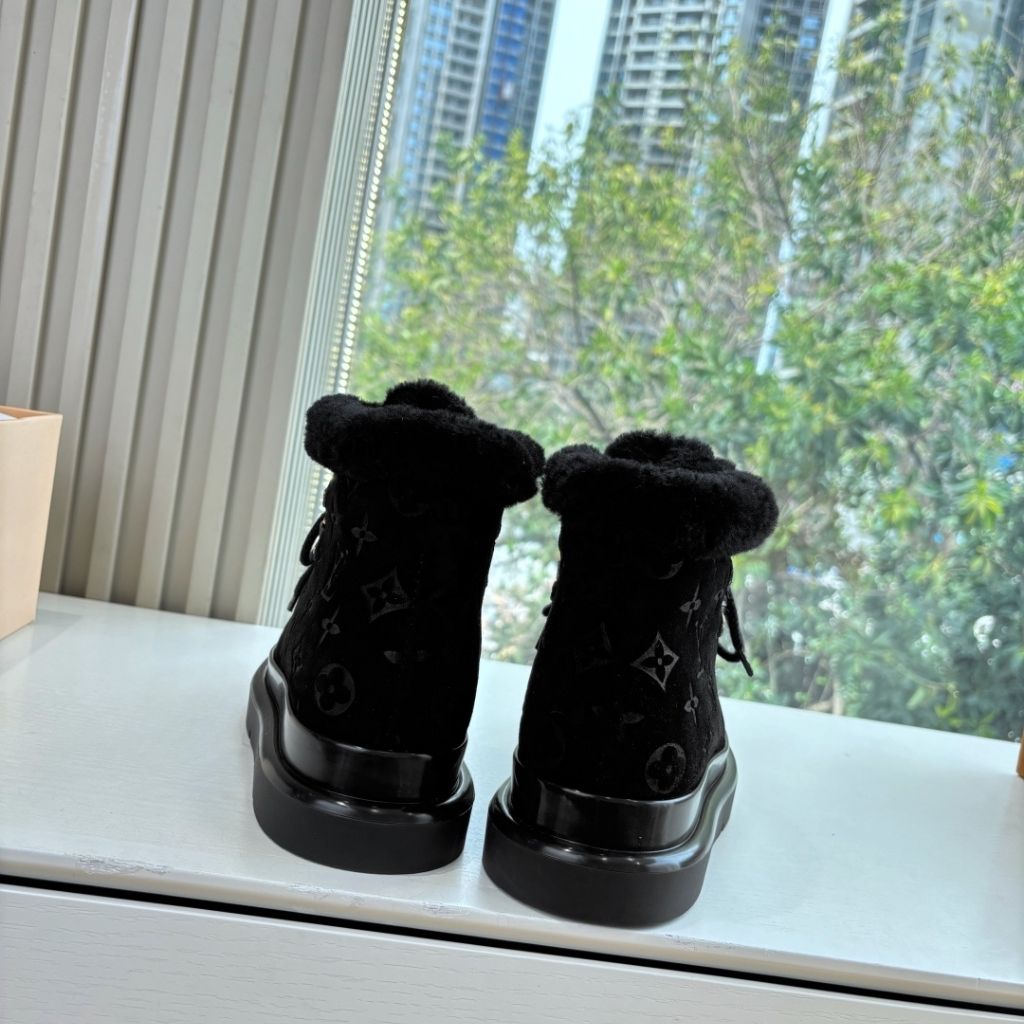 Louis Vuitton Cortina Ankle Boot Black 1AIUEG - Image 4