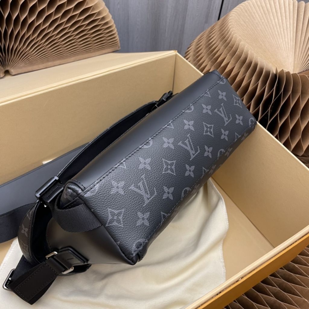 Louis Vuitton Messenger MM Voyager Bag Black 32Cm M40511 - Image 4