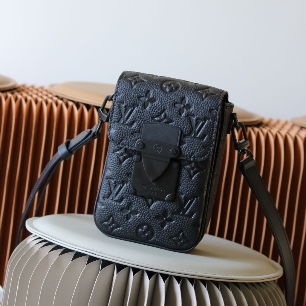 Louis Vuitton S-Lock Vertical Wearable Wallet Black 12Cm M81524 - Image 2