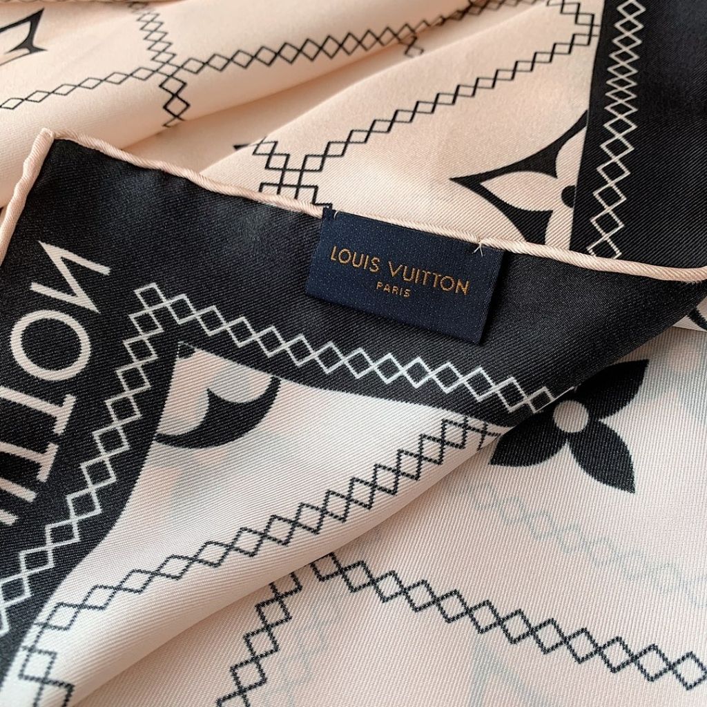 Louis Vuitton Monogram Silhouette Square 90 Pink 90Cm - Image 7