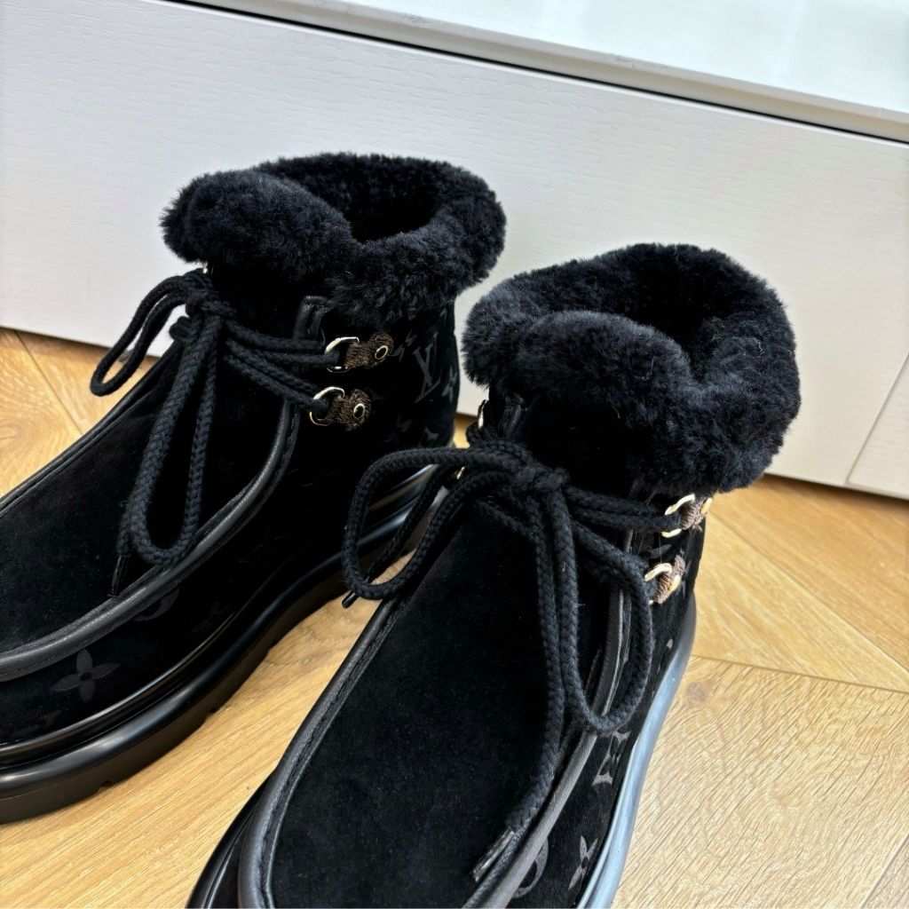 Louis Vuitton Cortina Ankle Boot Black 1AIUEG - Image 5