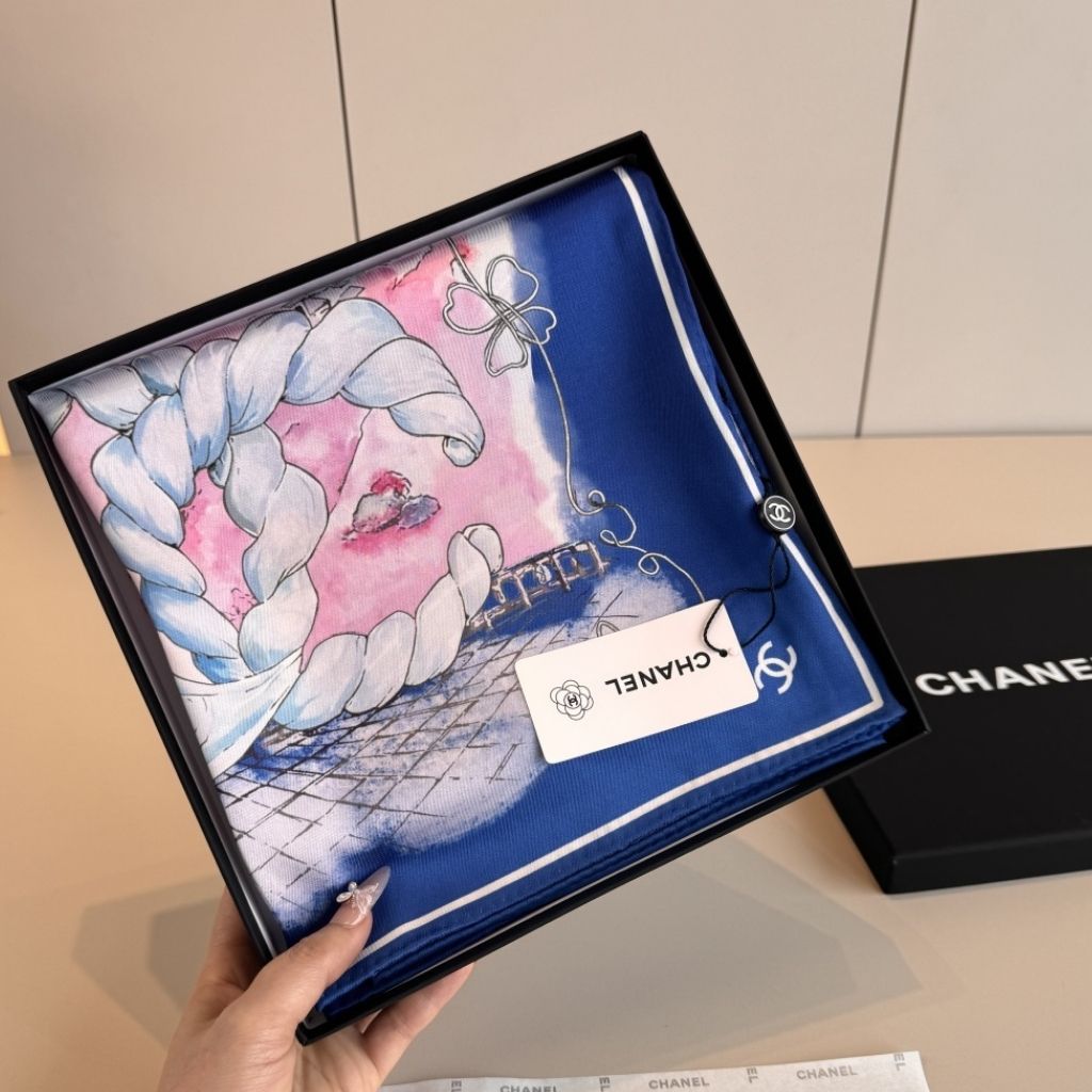 Chanel Square Scraf In Silk Twill Navy Blue Multi-Colored And White 90Cm - Image 4