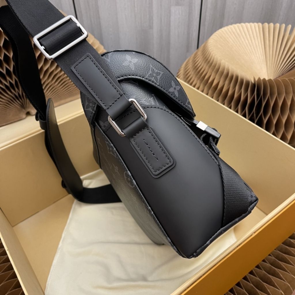 Louis Vuitton Messenger MM Voyager Bag Black 32Cm M40511 - Image 5