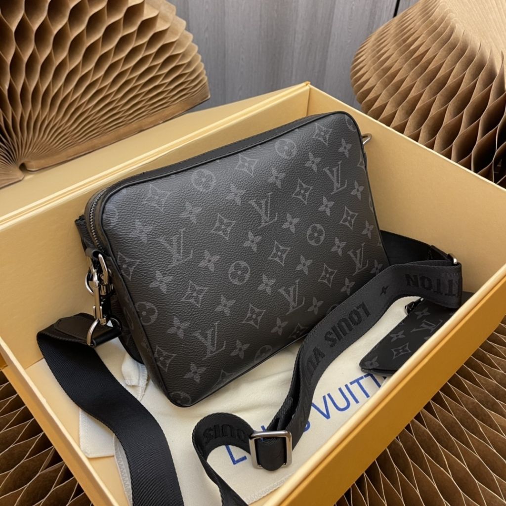 Louis Vuitton Trio Messenger Monogram Eclipse 25Cm M69443 - Image 3