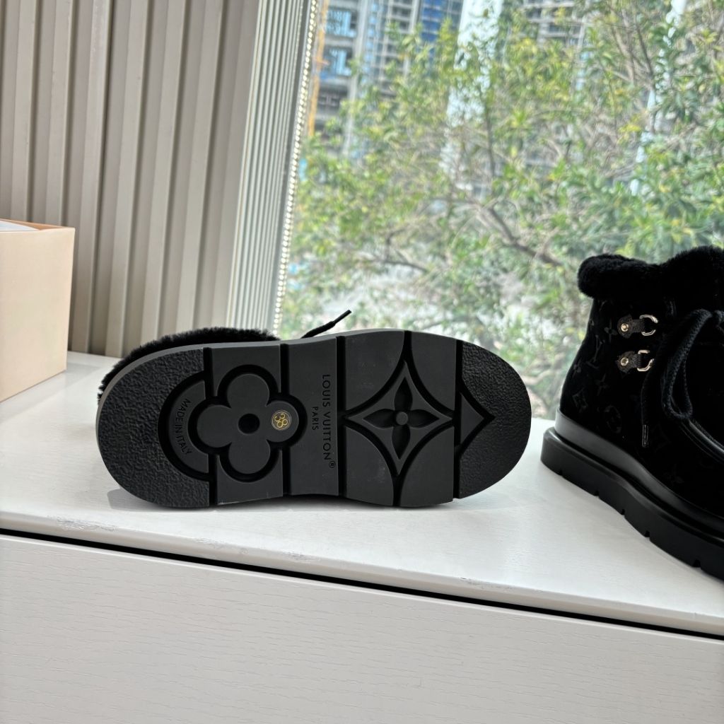 Louis Vuitton Cortina Ankle Boot Black 1AIUEG - Image 6