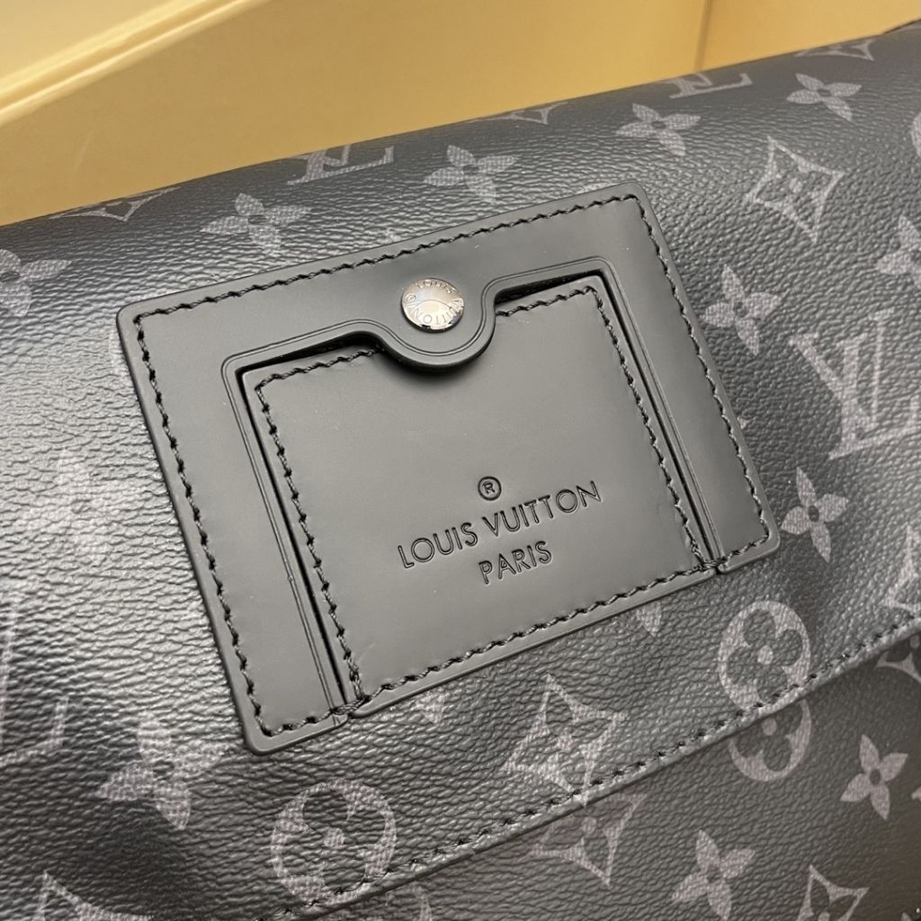 Louis Vuitton Messenger MM Voyager Bag Black 32Cm M40511 - Image 6