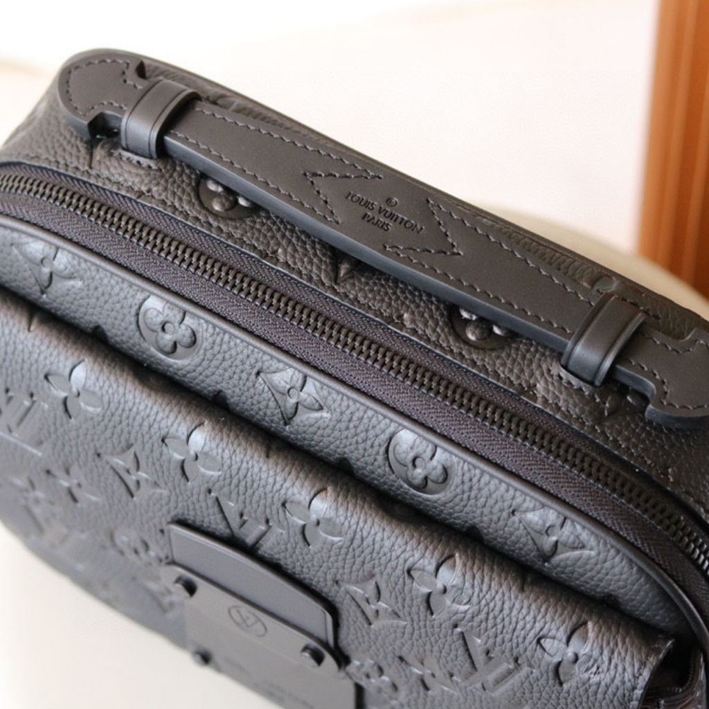 Louis Vuitton S Lock Messenger Black 22Cm M58489 - Image 3