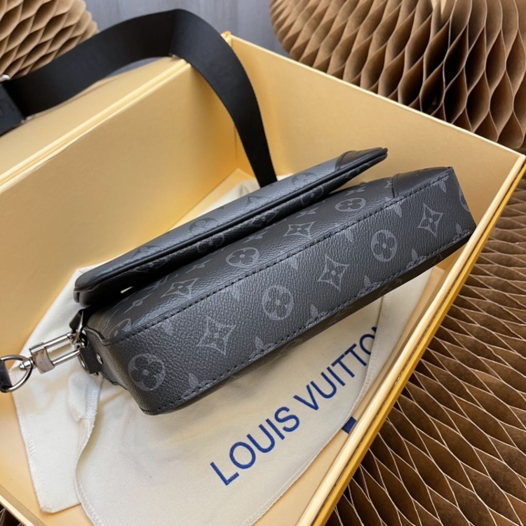 Louis Vuitton Trio Messenger Monogram Eclipse 25Cm M69443 - Image 4