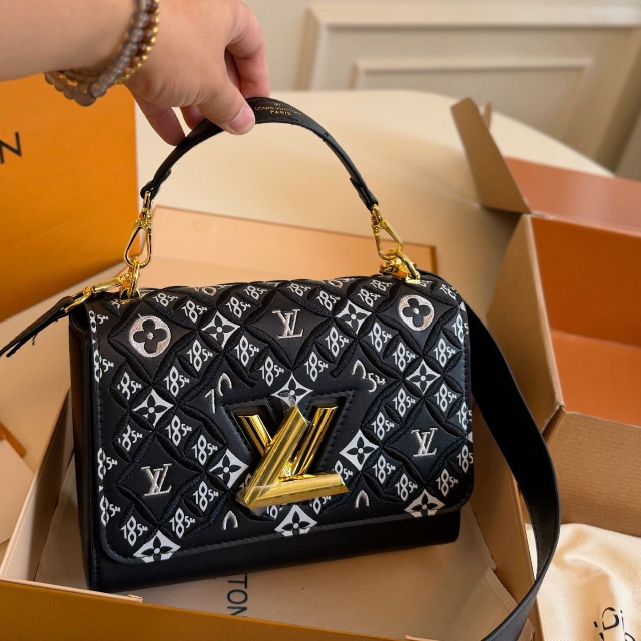 Louis Vuitton Twist MM Monogram Jacquard Black 23cm M57442 - Image 2